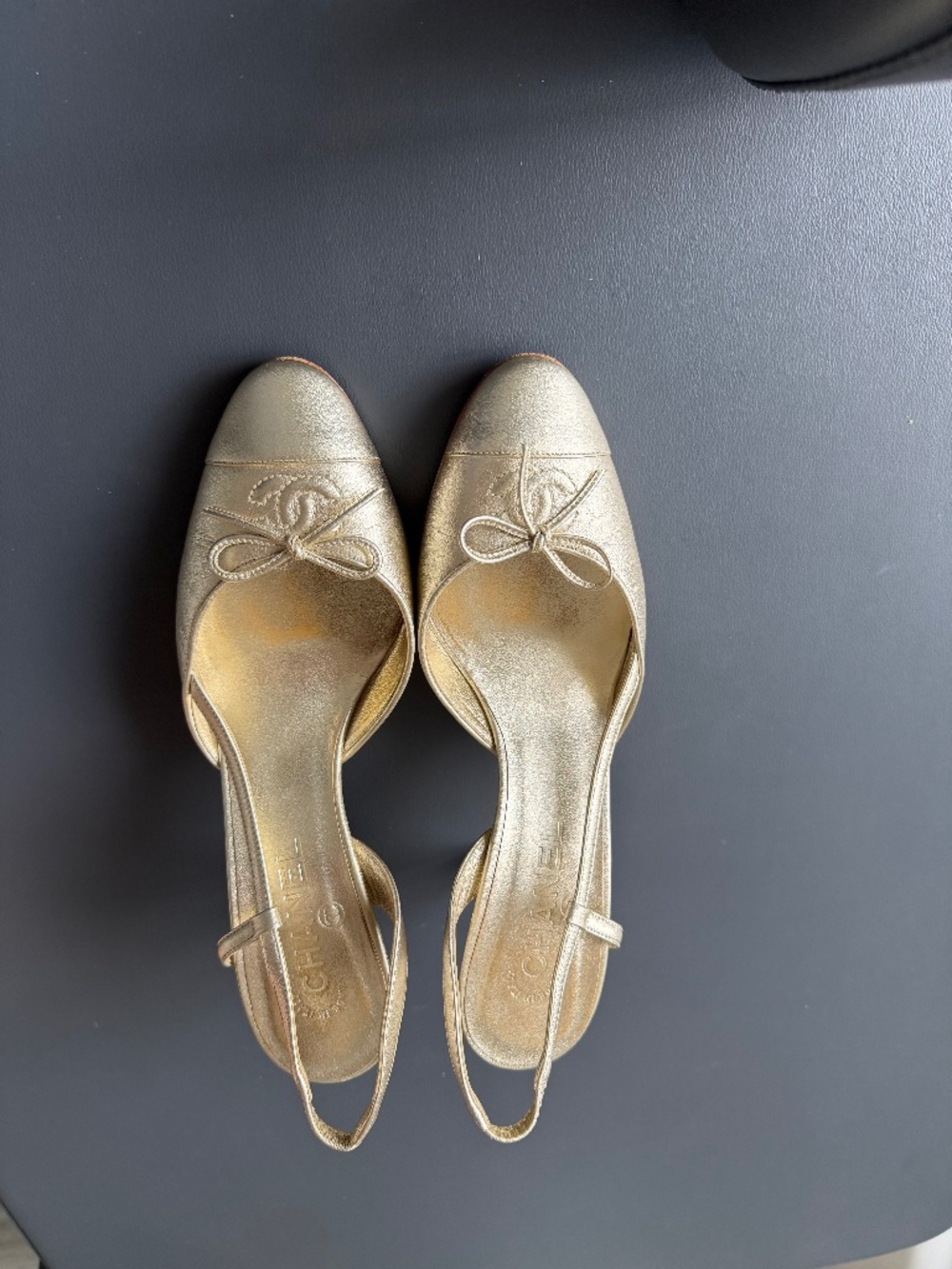 Vintage Chanel Metallic Gold Slingback Heels – Size 38.5 ✨